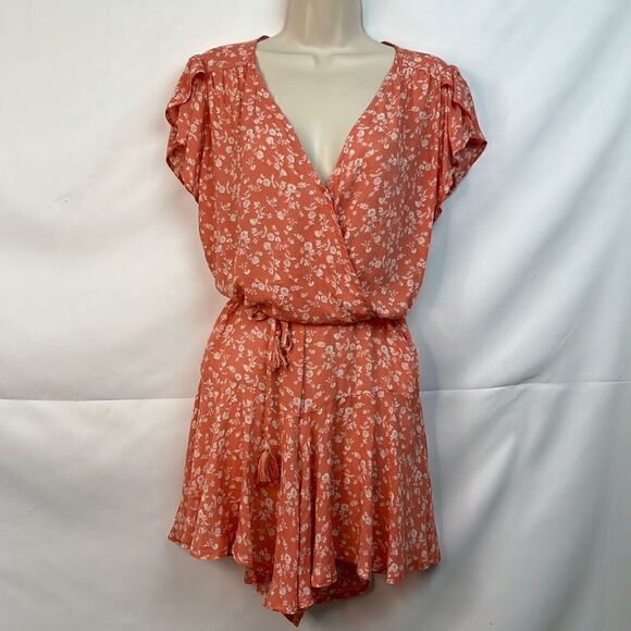 Eyeshadow Orange and Cream Floral wrap top romper Size Medium NWT - Picture 1 of 13